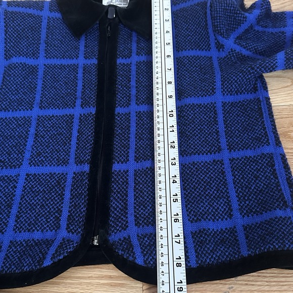 St John Marie Gray Zip Cardigan 6 Blue Check Plaid Knit Black Velvet Trim Pads - Picture 6 of 11